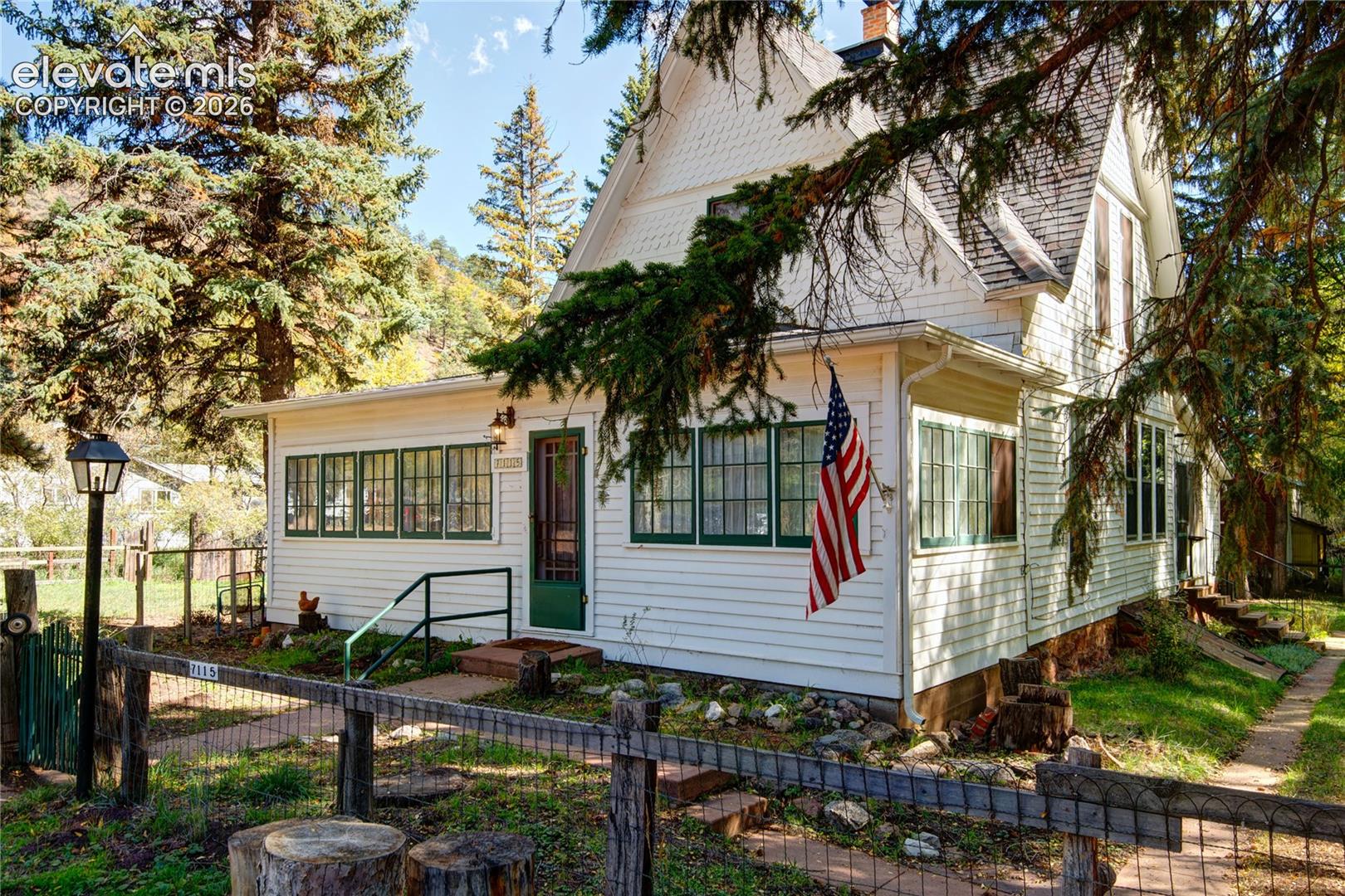 Listing photo 2 for 7115 Maple Street