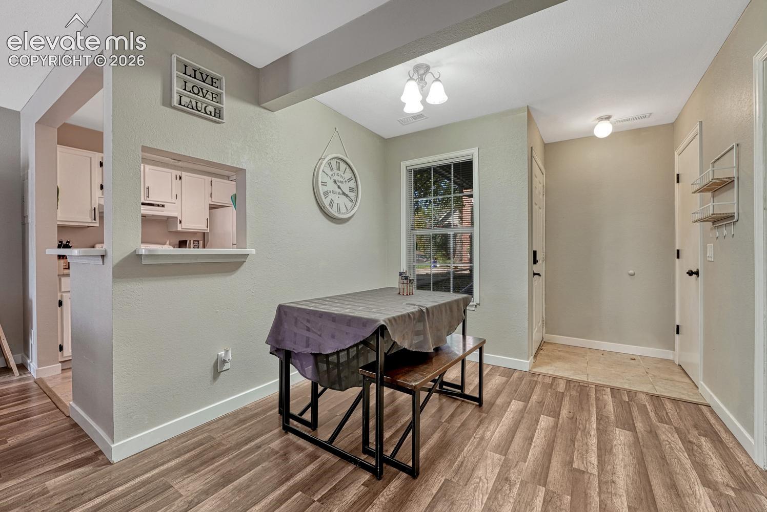 Listing photo 7 for 2121 Troy Court