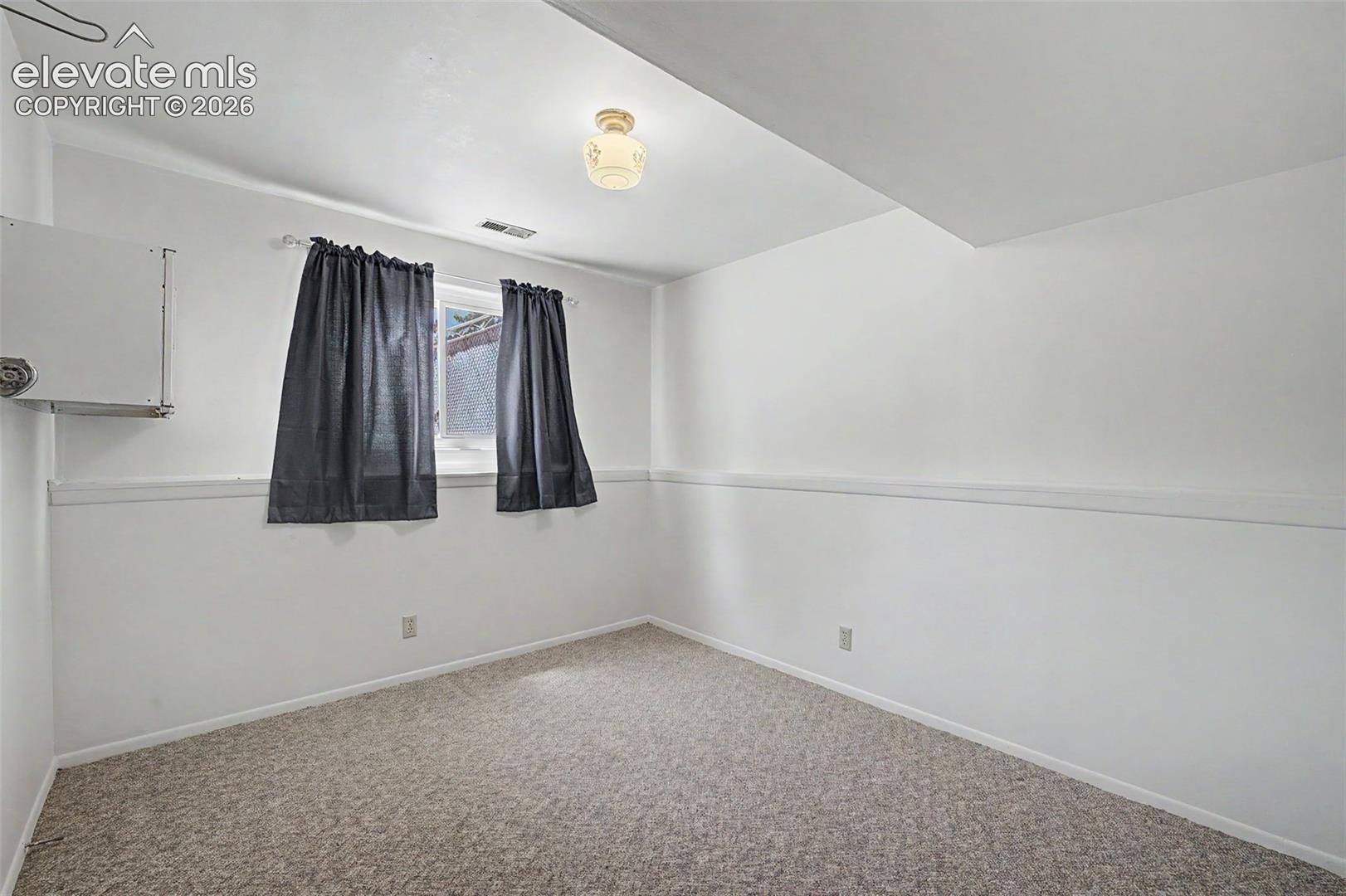 Listing photo 40 for 712 Lansing Drive