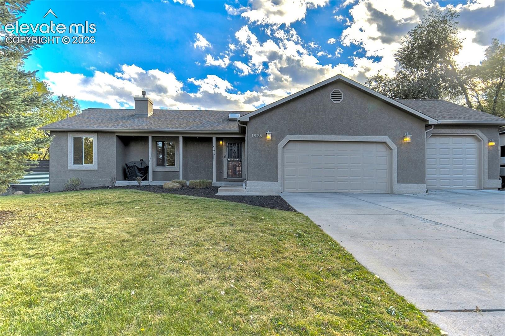 Listing photo 3 for 1825 Parkview Boulevard
