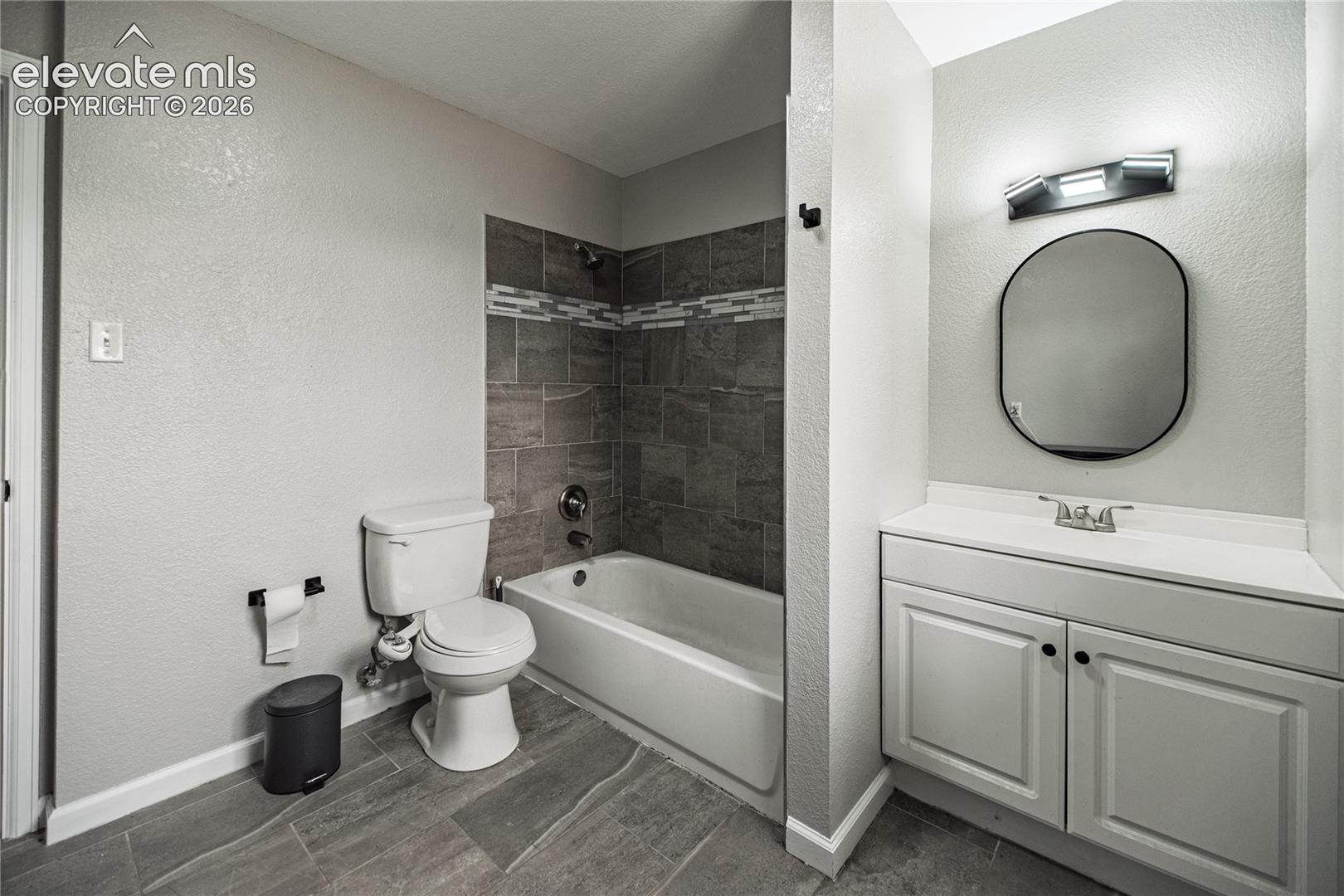 Listing photo 32 for 3816 Devonshire Lane