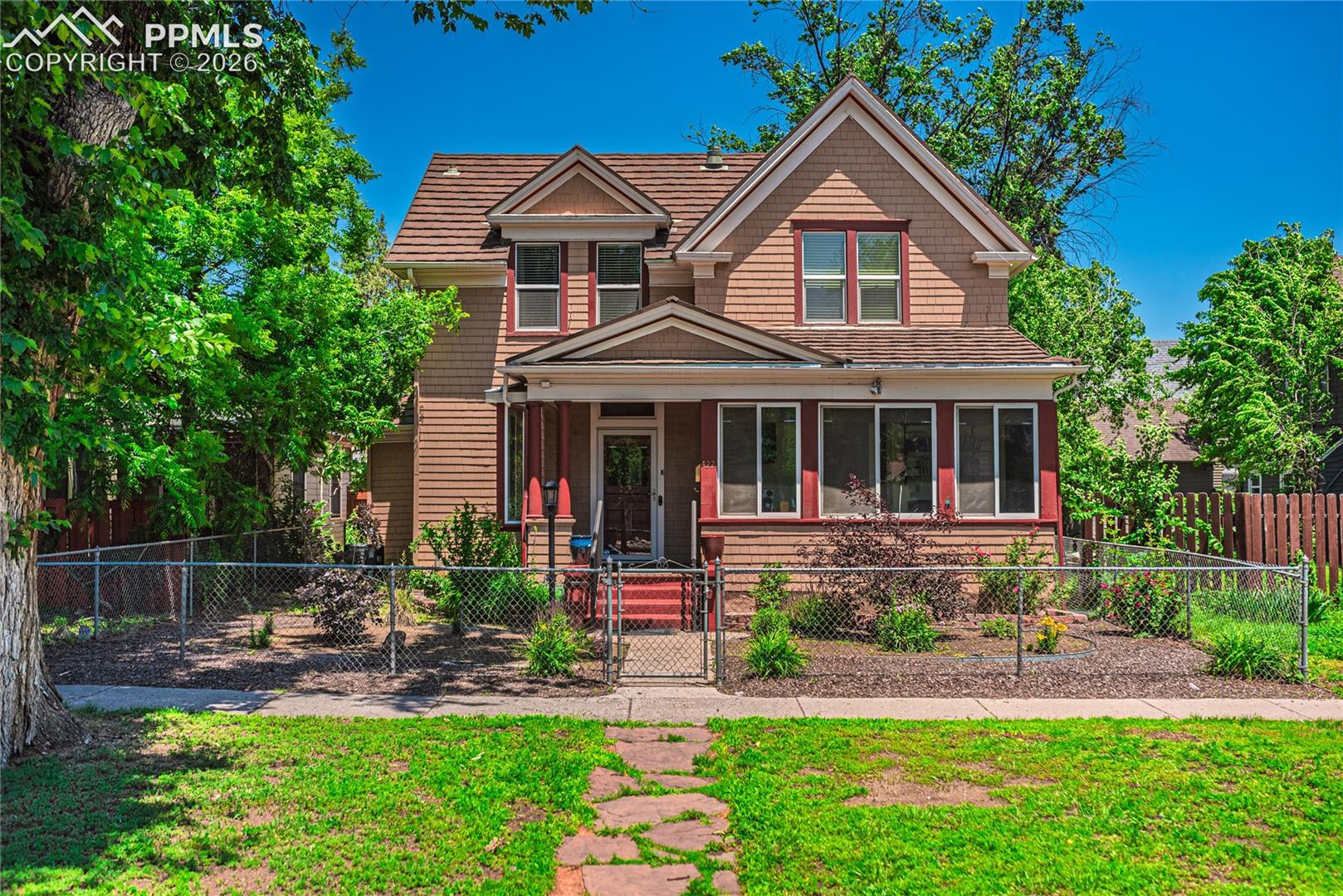 422 Dale Street, photo 1