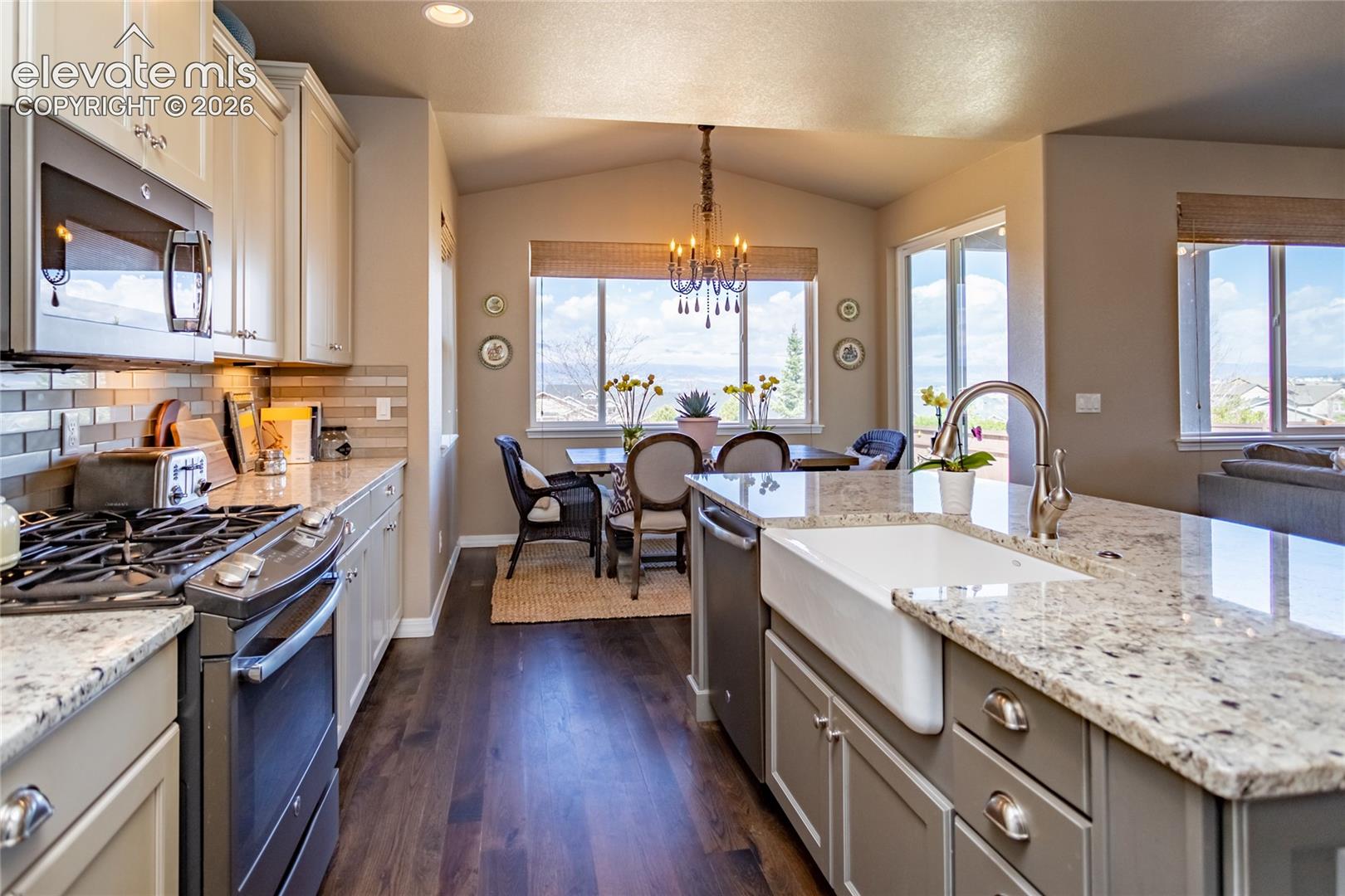 Listing photo 8 for 11068 Echo Canyon Drive