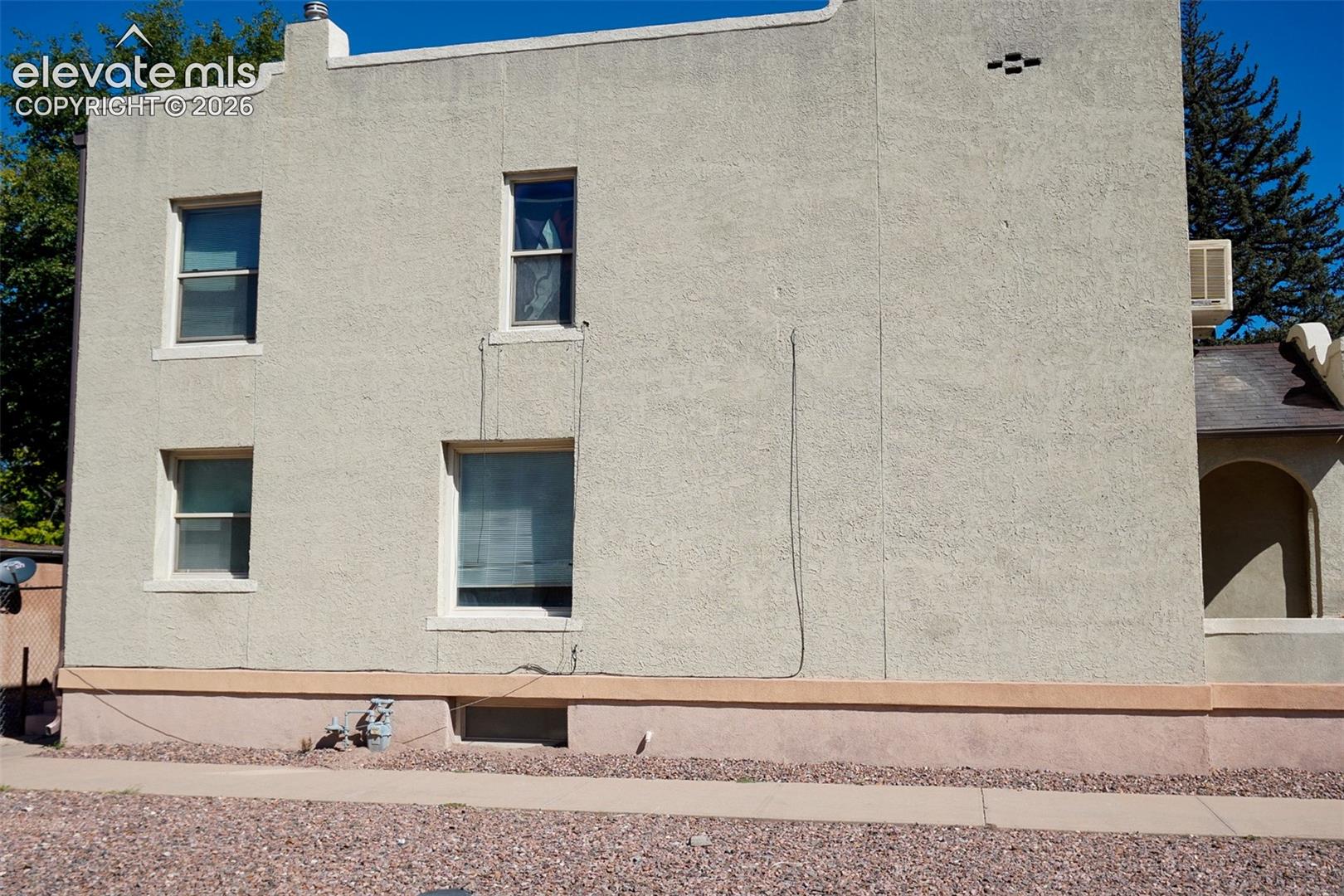 Listing photo 8 for 129 Van Buren Street 131