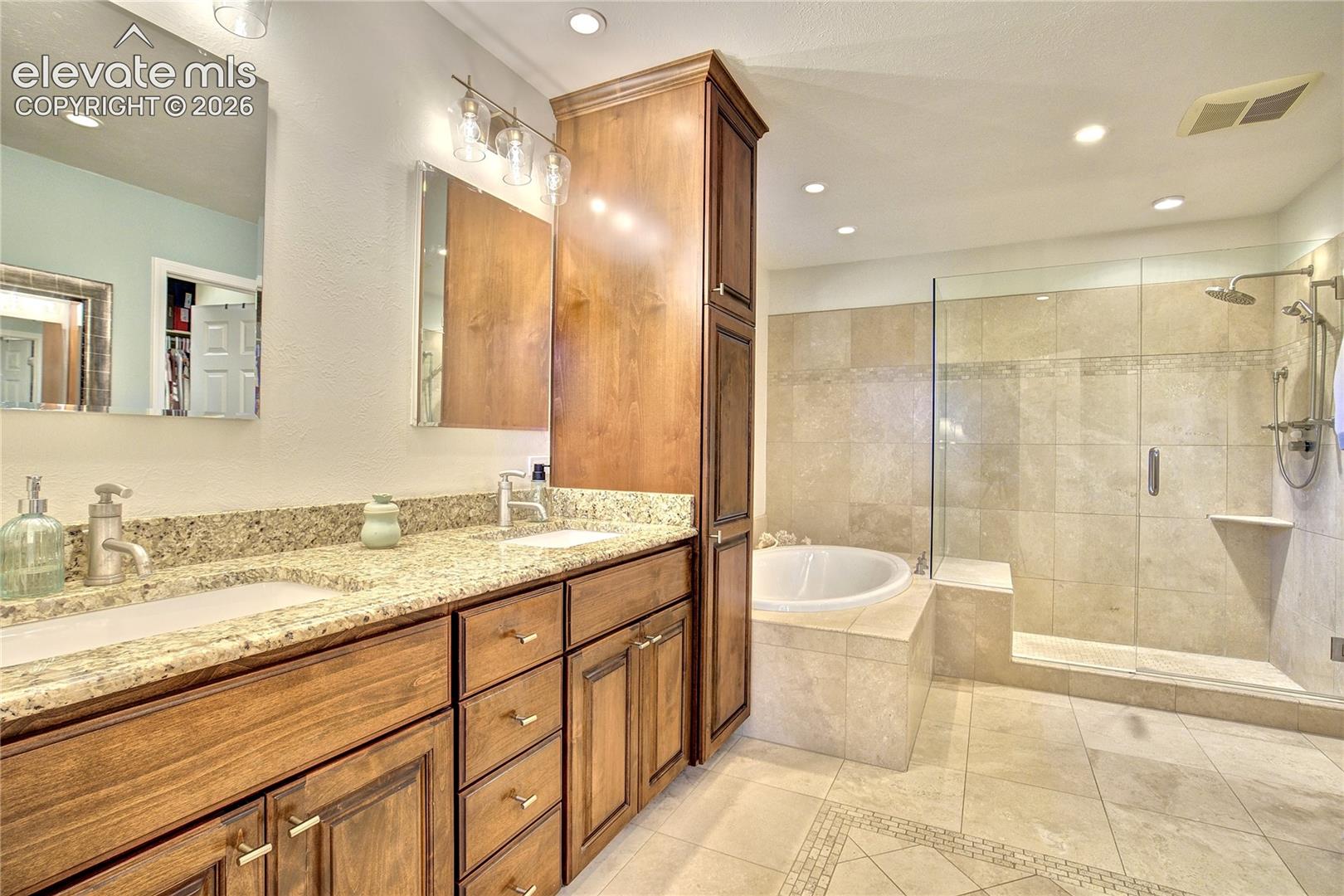 Listing photo 35 for 7215 Suntide Place
