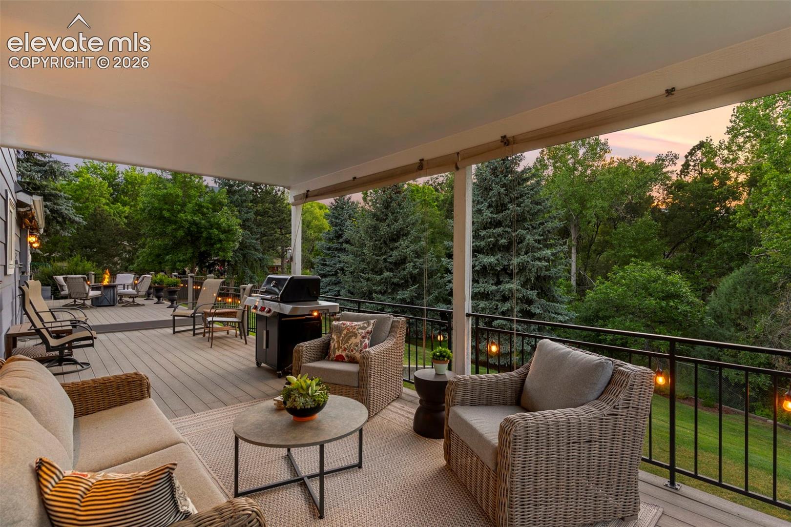 Listing photo 3 for 216 W Cheyenne Mountain Boulevard