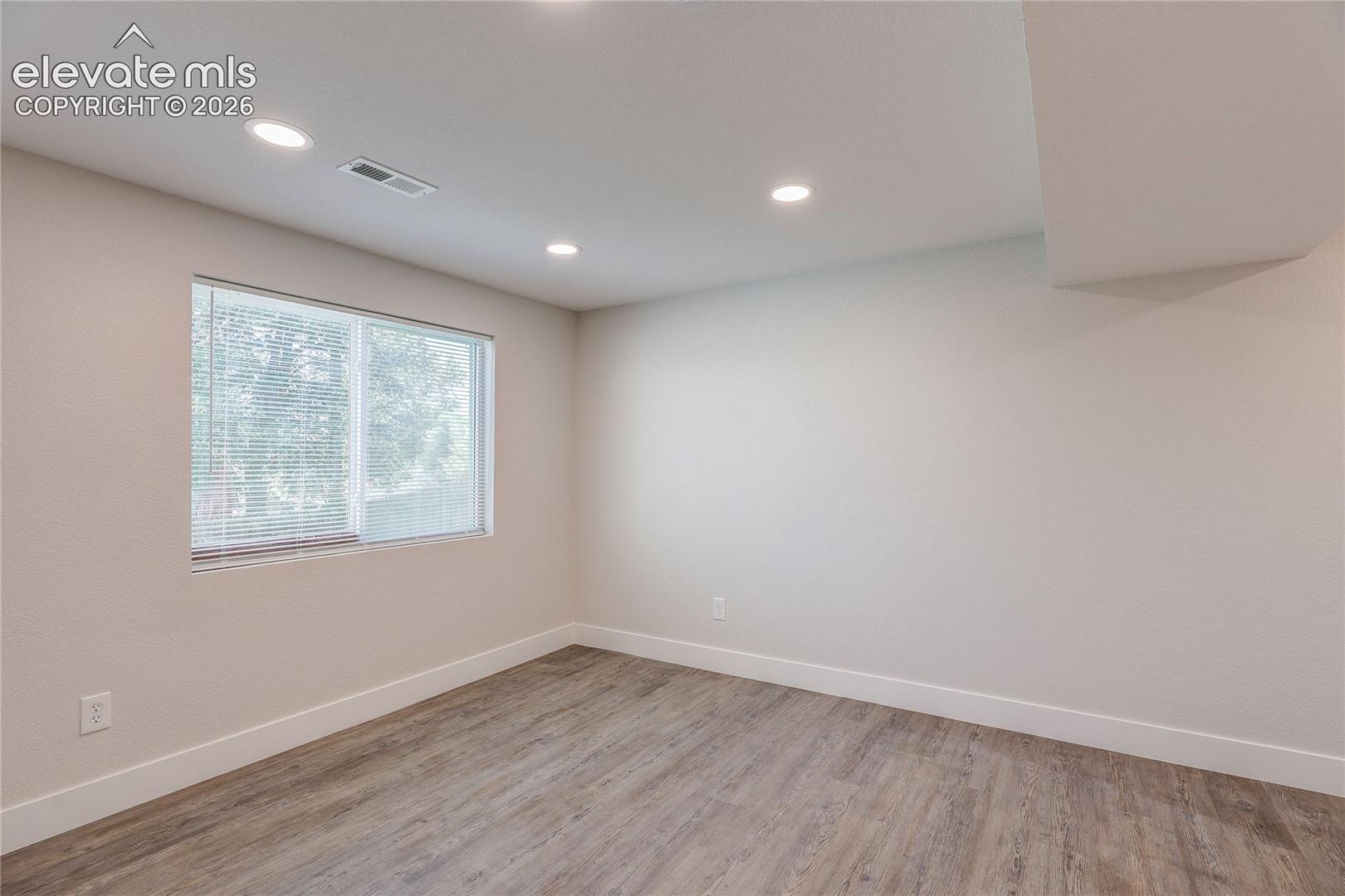 Listing photo 19 for 3100 S Dale Court