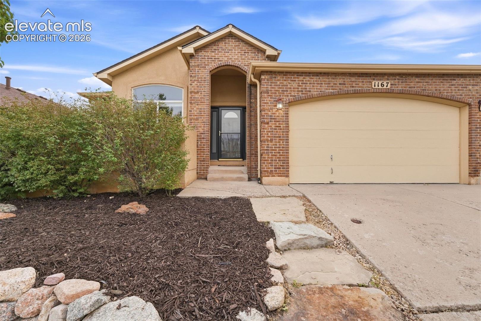 Listing photo 2 for 1167 Hill Mesa Court