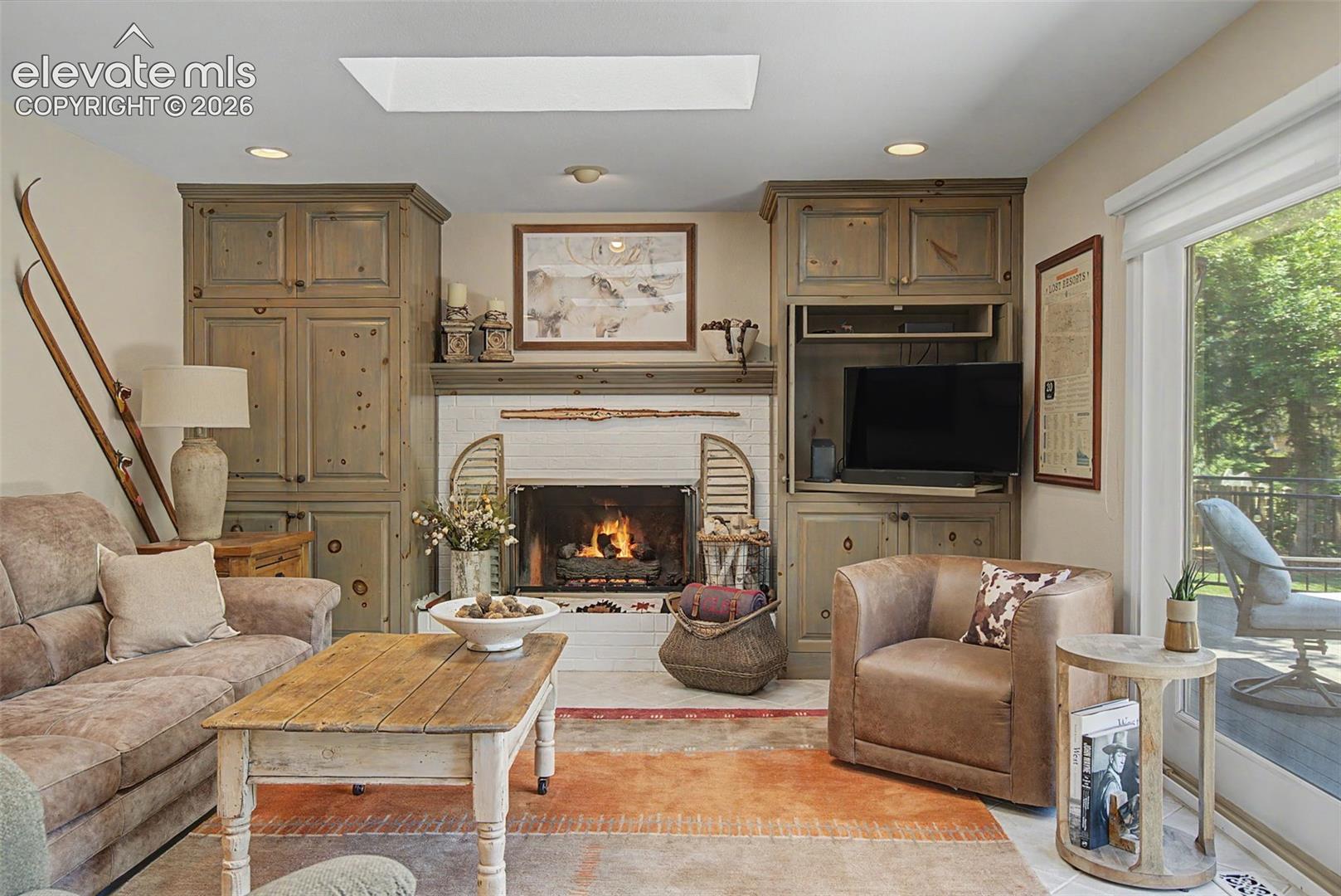 Listing photo 19 for 216 W Cheyenne Mountain Boulevard