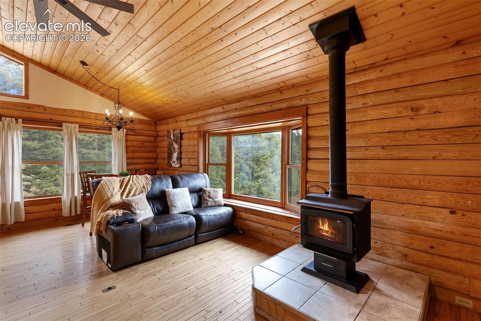 Listing photo 20 for 918 Douglas Fir Drive