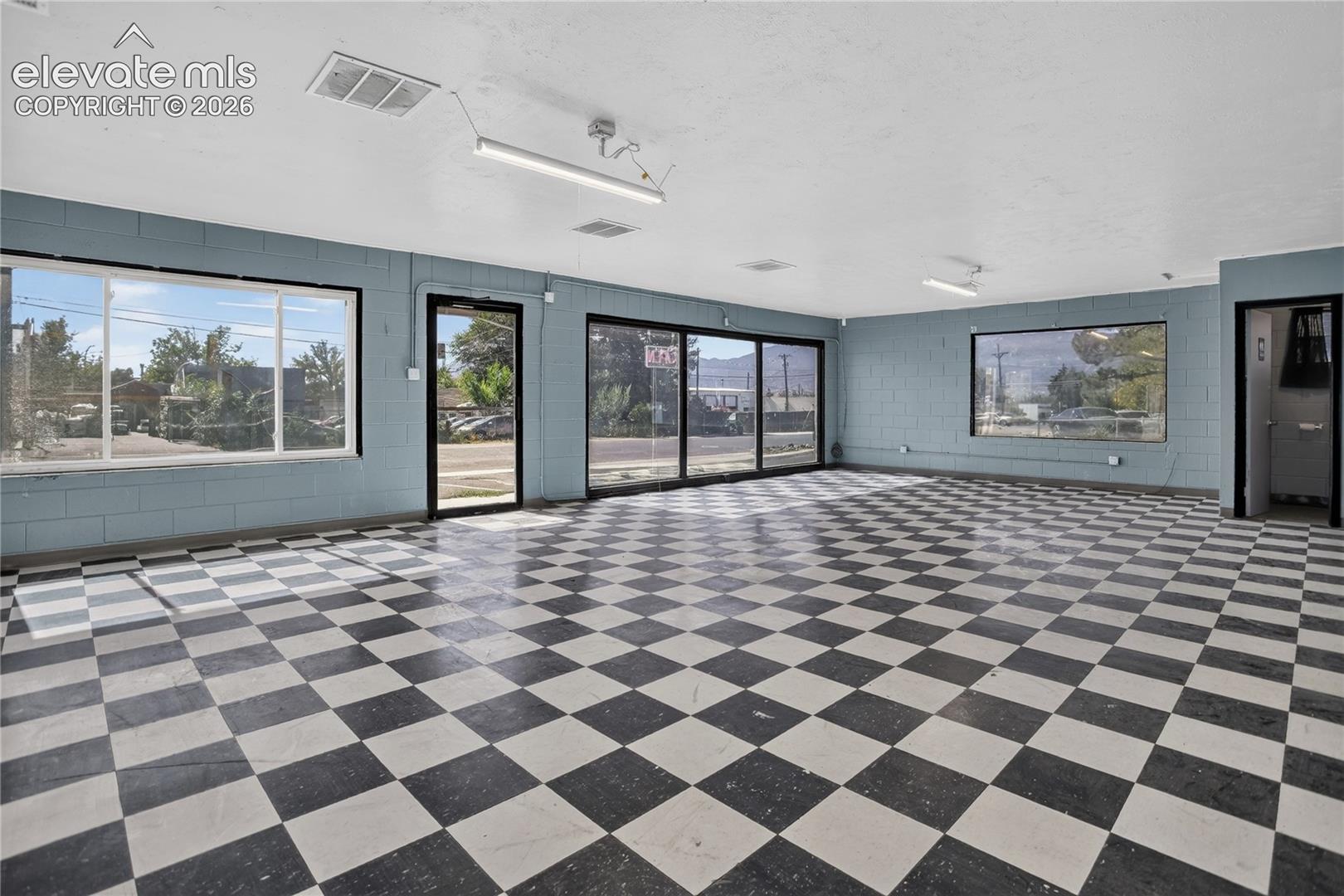 Listing photo 8 for 2382-B E Boulder Street