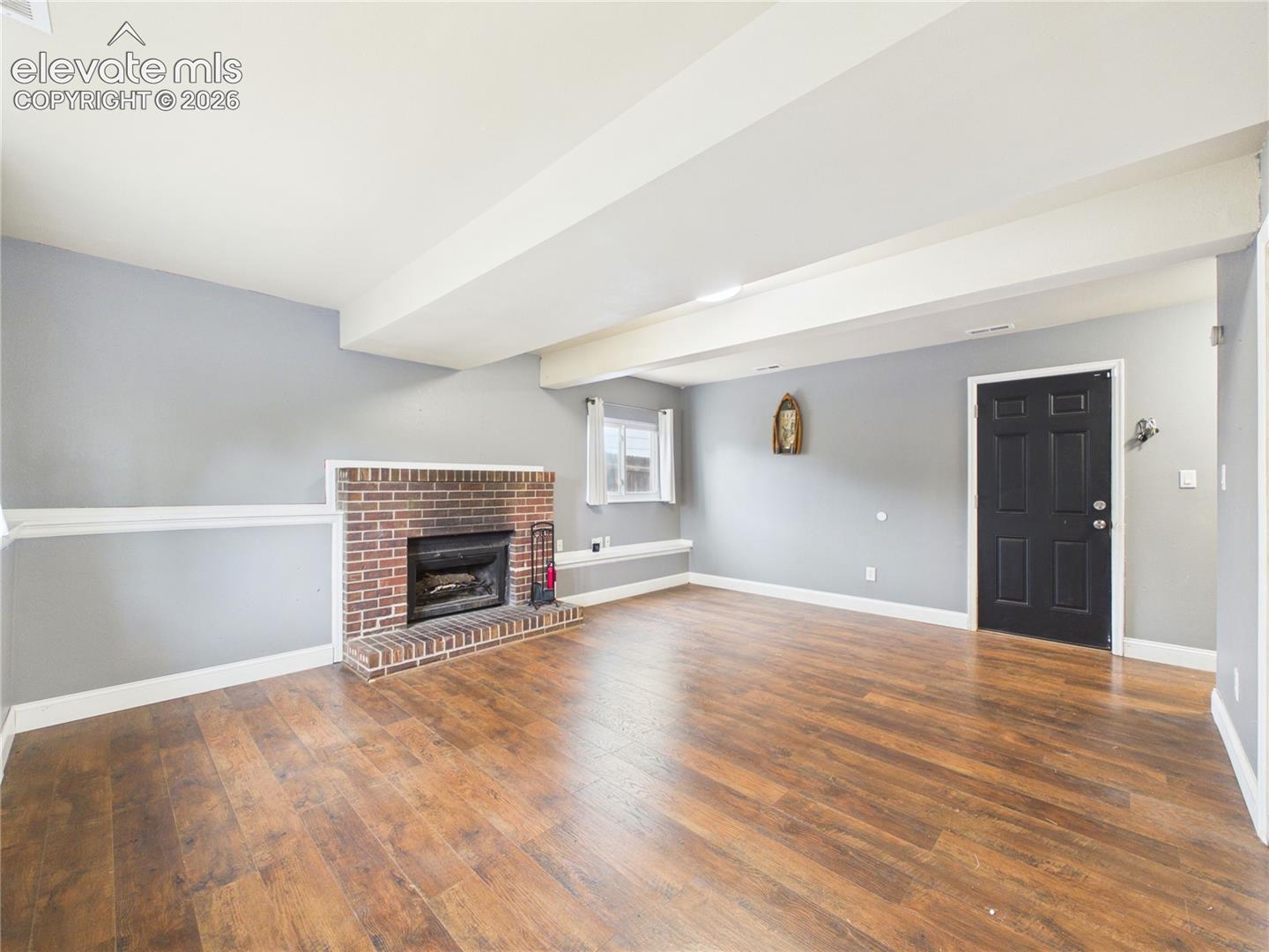 Listing photo 22 for 1945 Mineola Street