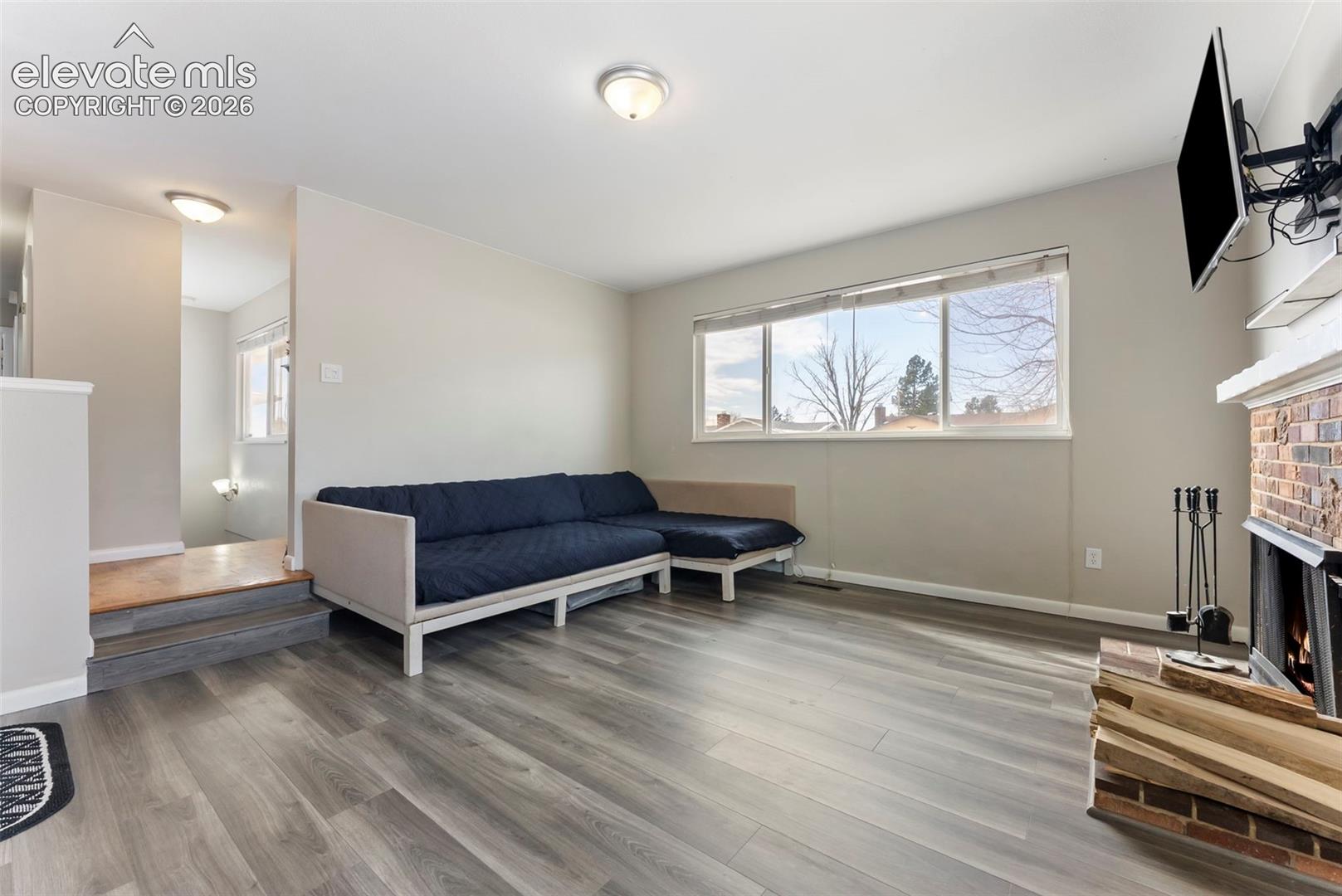 Listing photo 5 for 1429 Prado Drive