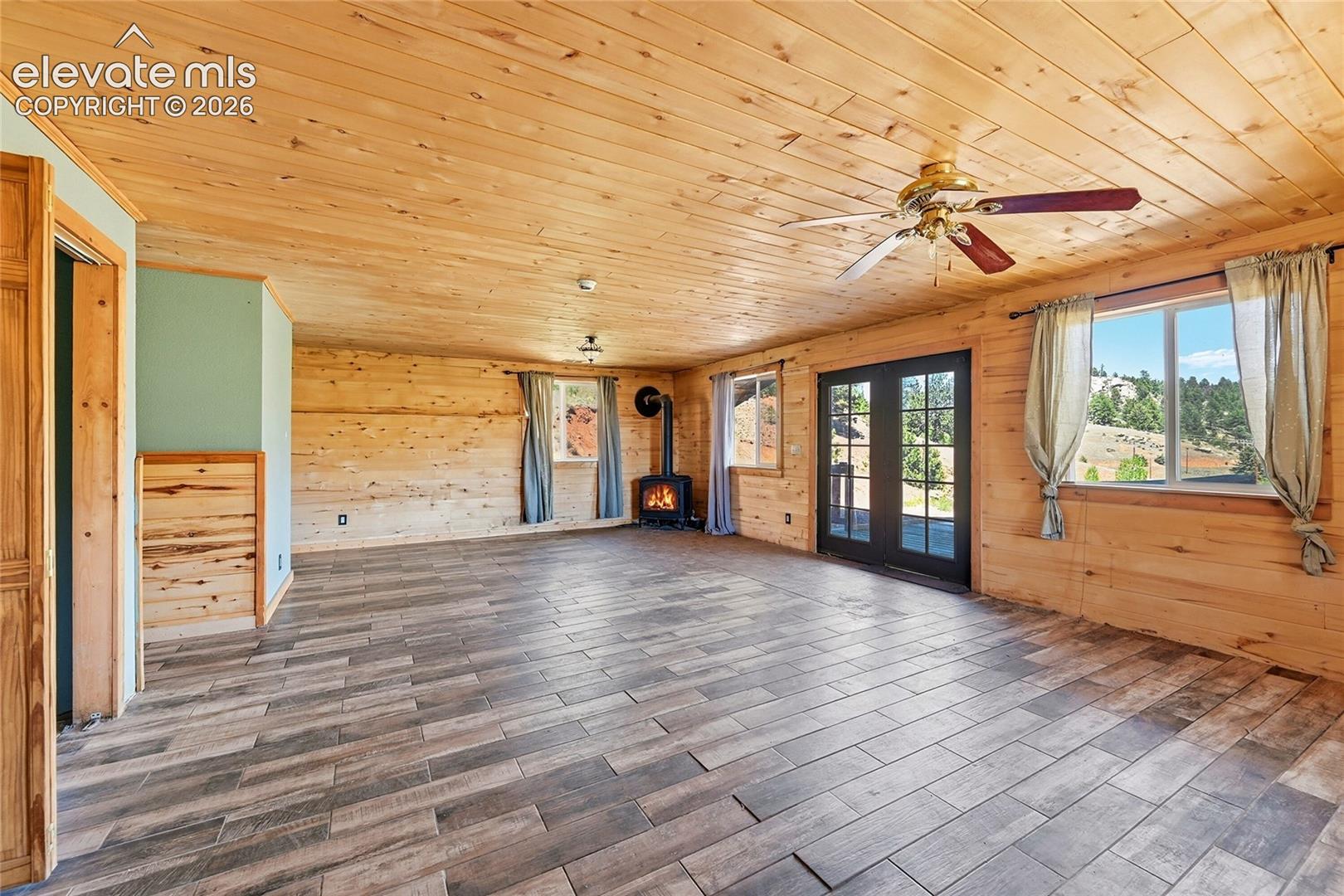 Listing photo 7 for 927 Stonehenge Drive