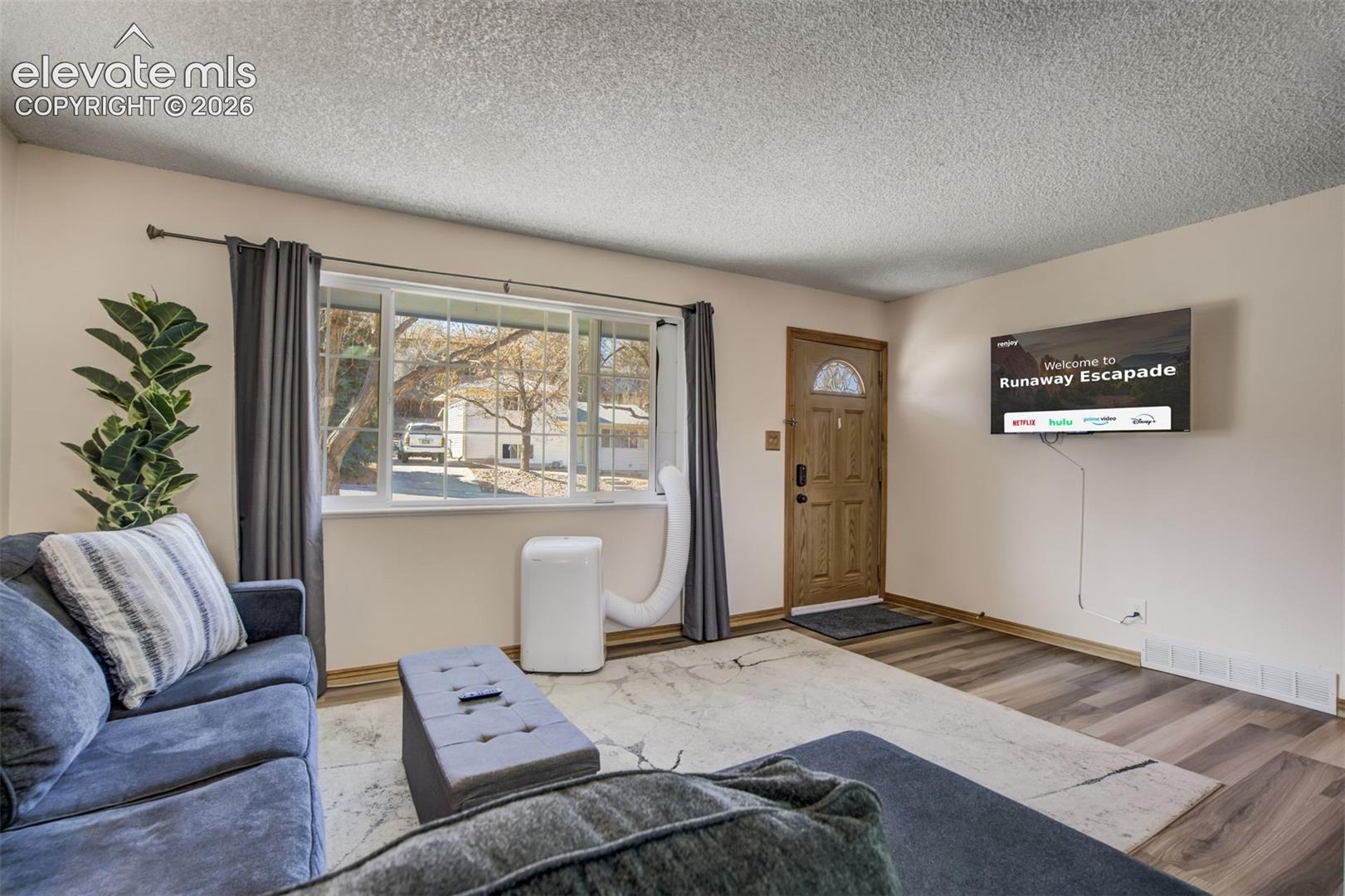 Listing photo 7 for 2566 Royalty Court