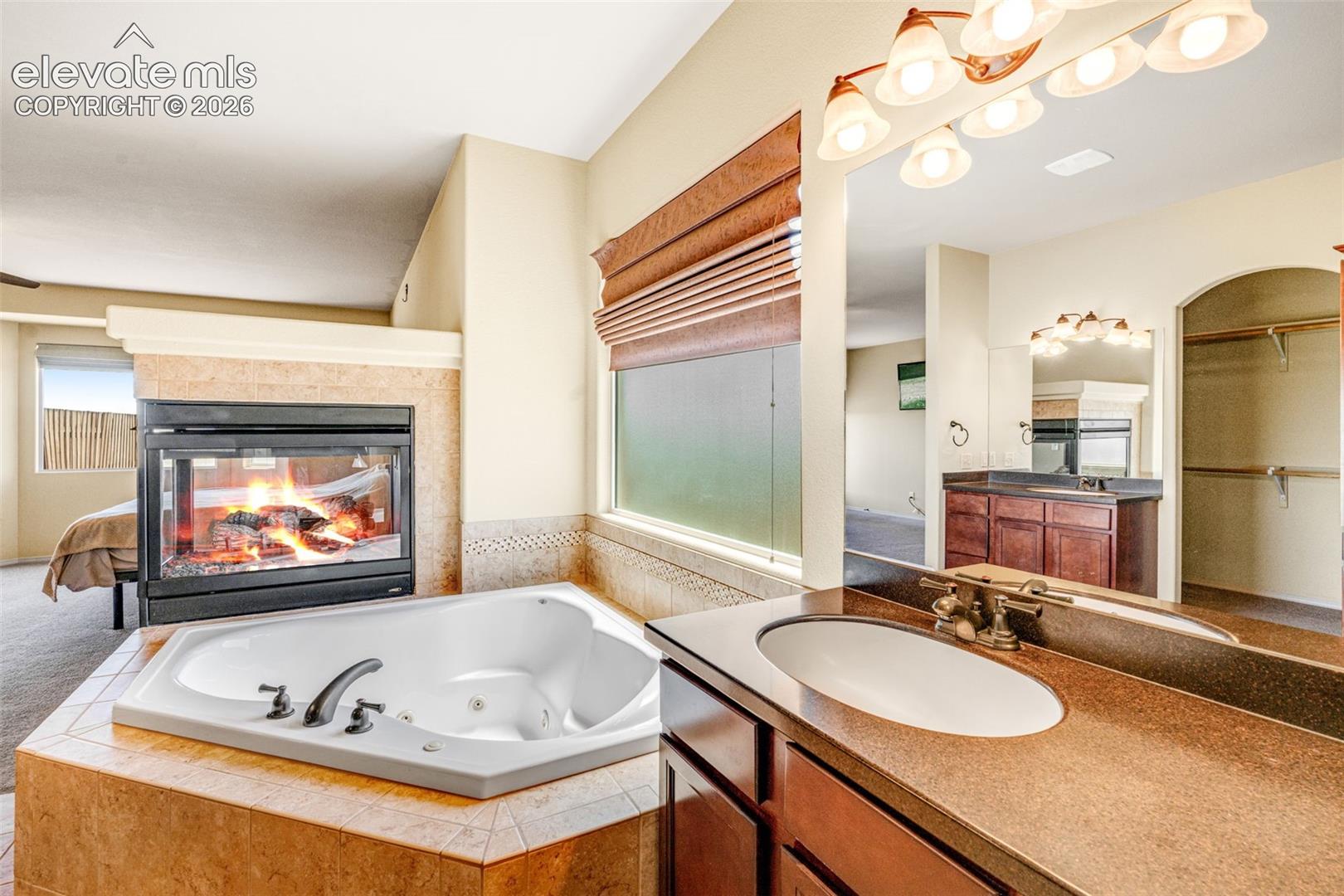 Listing photo 10 for 11263 Foxwell Way