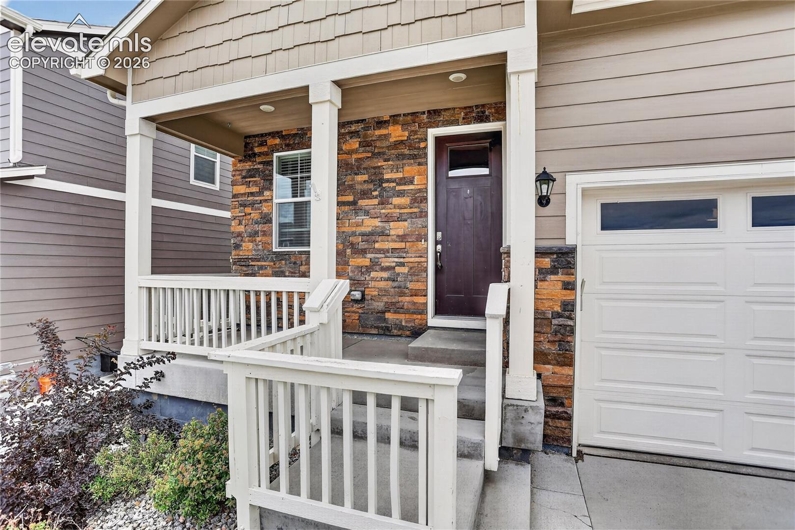 Listing photo 2 for 2051 Rosette Lane