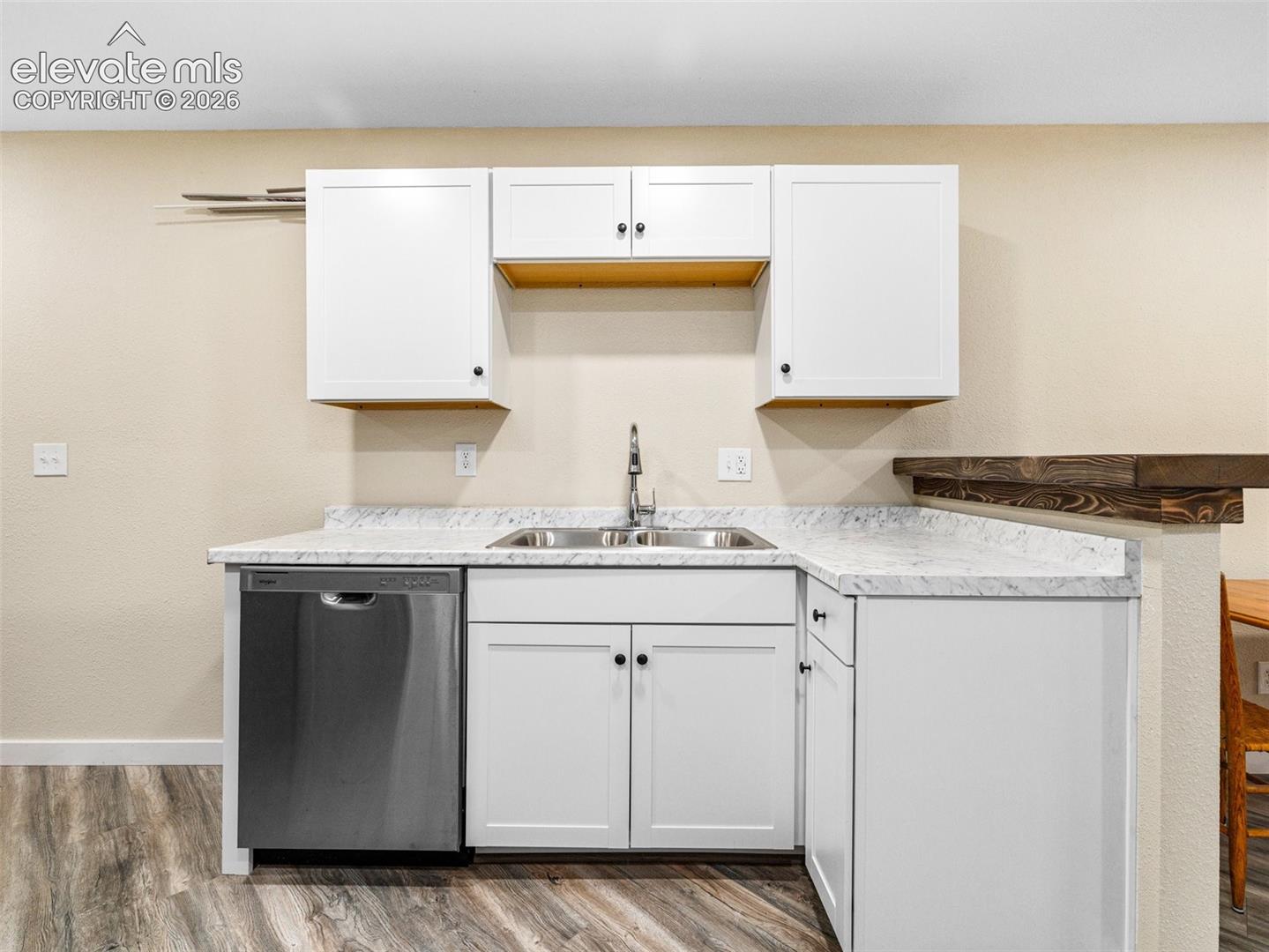 Listing photo 8 for 1219 Pine Street