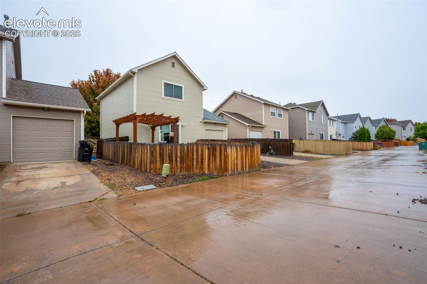 Listing photo 36 for 6305 Rockville Drive