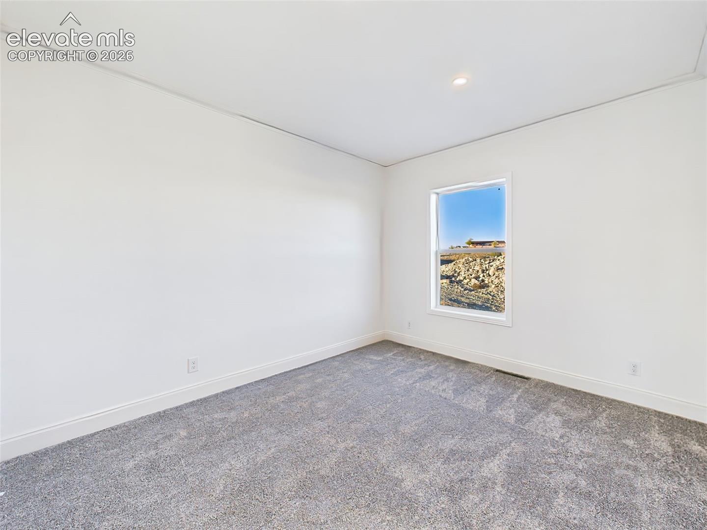 Listing photo 35 for 893 S Greenway Avenue