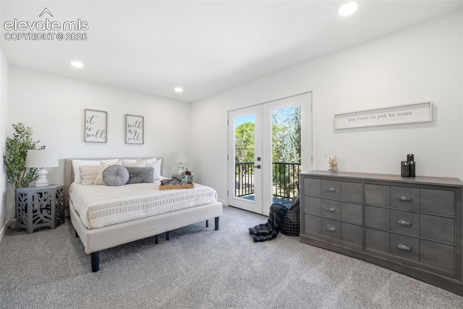 Listing photo 9 for 1361 S Tonalea Drive