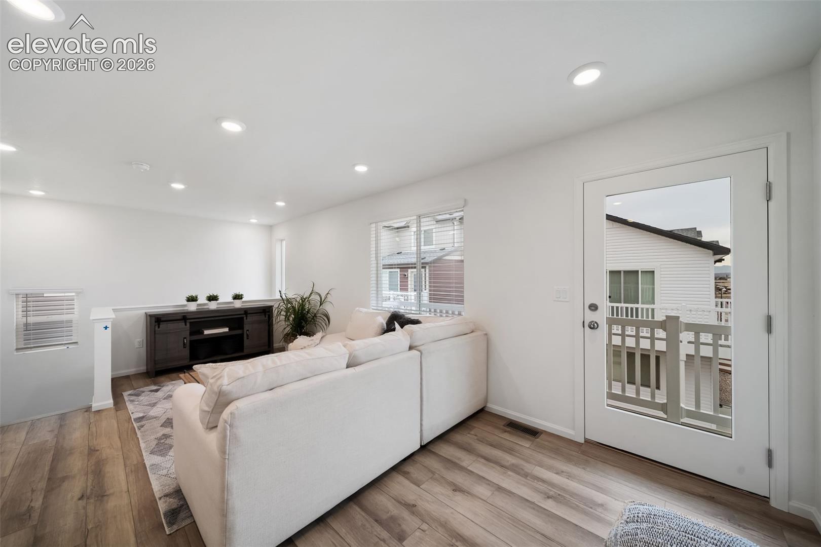 Listing photo 9 for 5811 Bowerman Lane