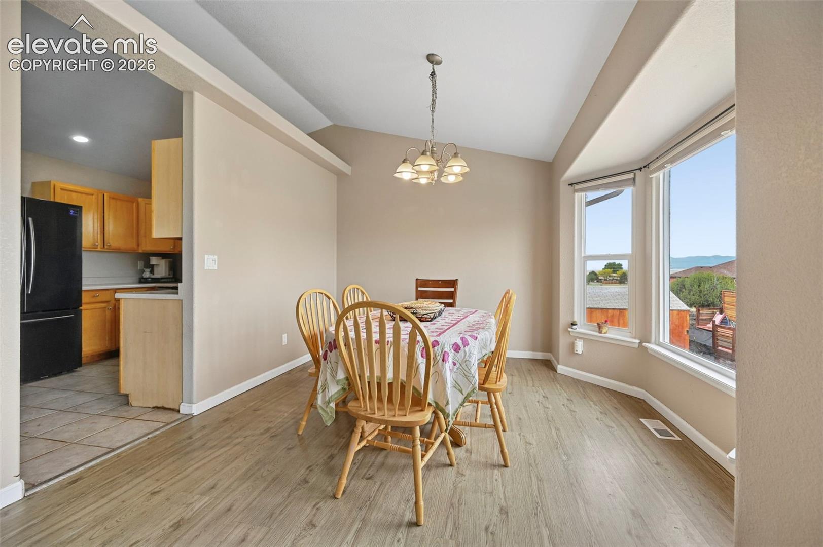 Listing photo 9 for 979 S Alexis Lane