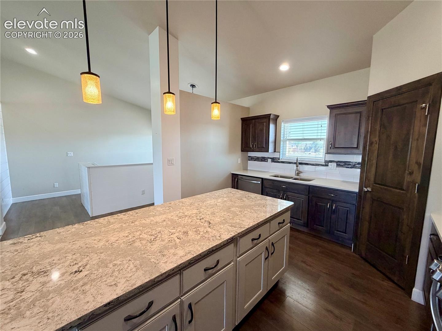 Listing photo 12 for 698 W McCulloch Boulevard