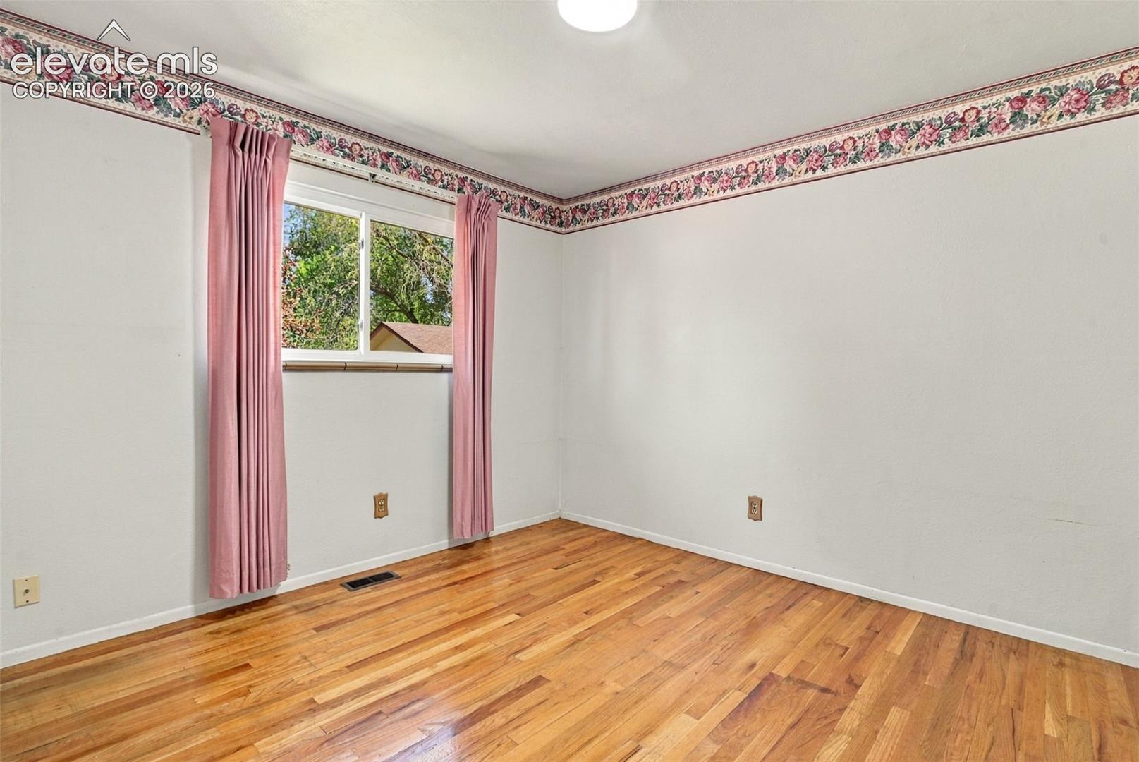 Listing photo 22 for 319 Fairfax Street