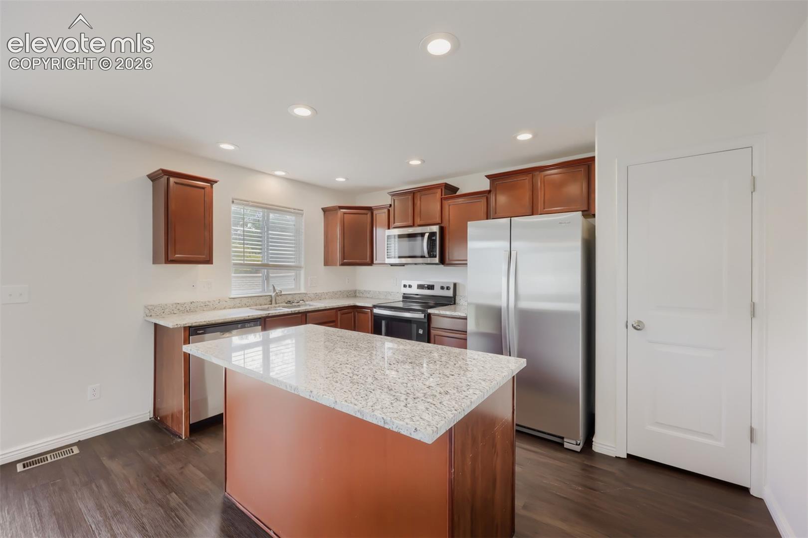Listing photo 4 for 2496 Sierra Springs Drive