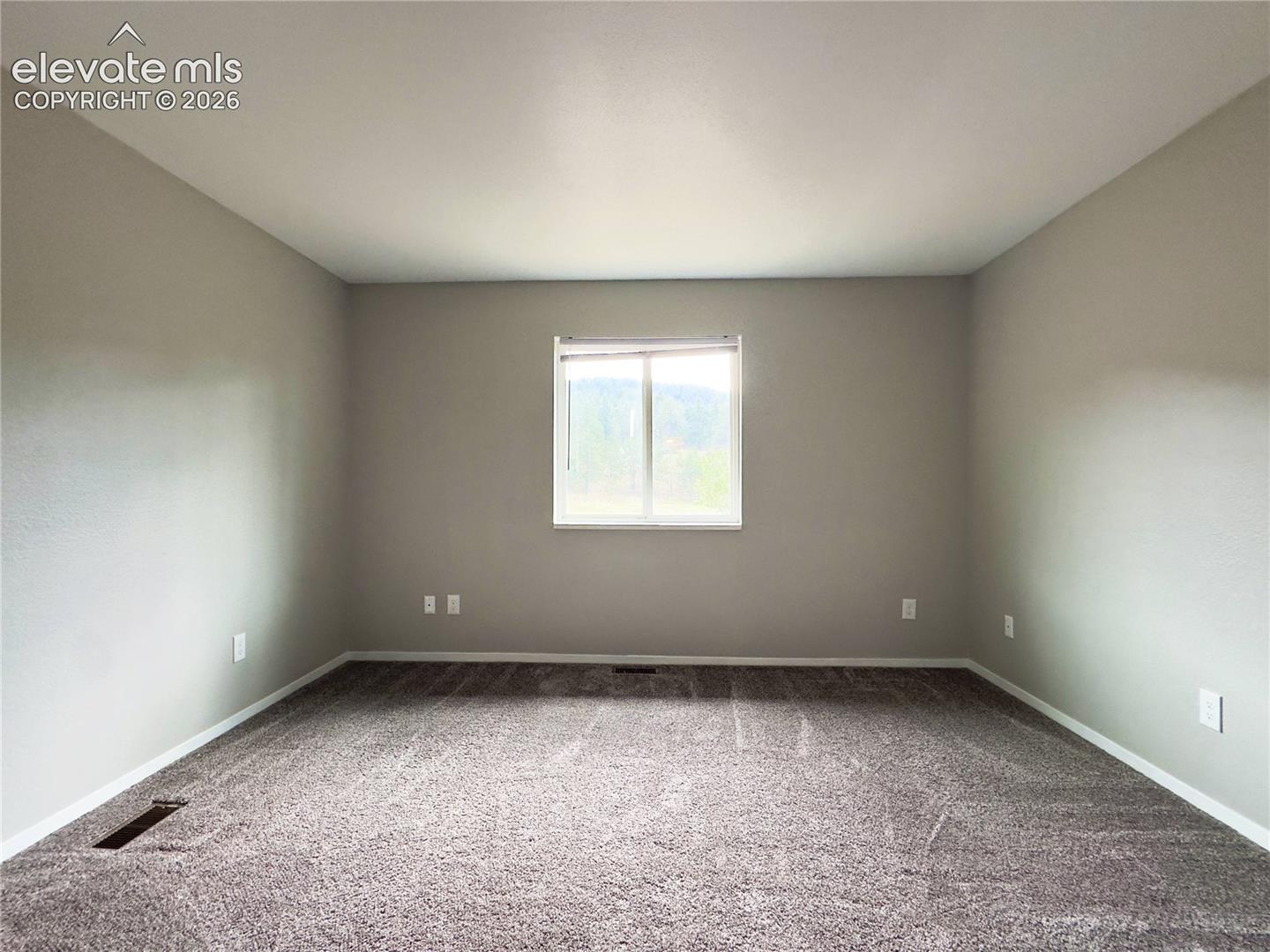 Listing photo 10 for 380 Paradise Circle A8