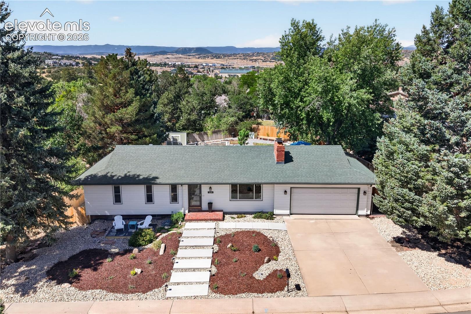 Listing photo 4 for 369 Burgess Drive