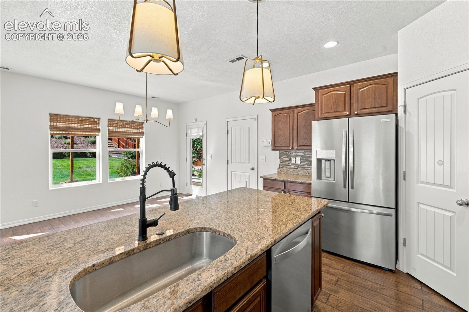 Listing photo 11 for 6798 Sandyford Lane