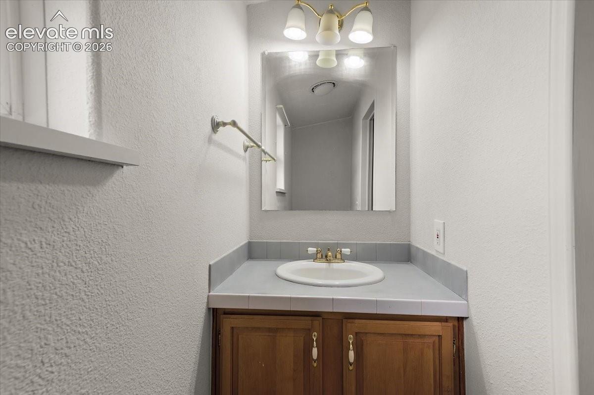 Listing photo 28 for 544 N Raymont Drive