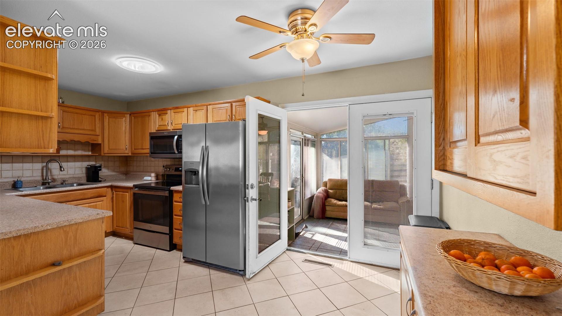 Listing photo 5 for 512 Corte Sol NA