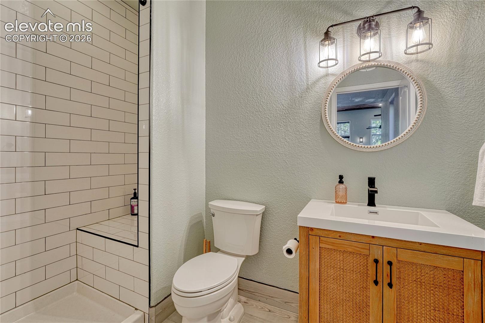 Listing photo 42 for 17180 Colonial Park Drive