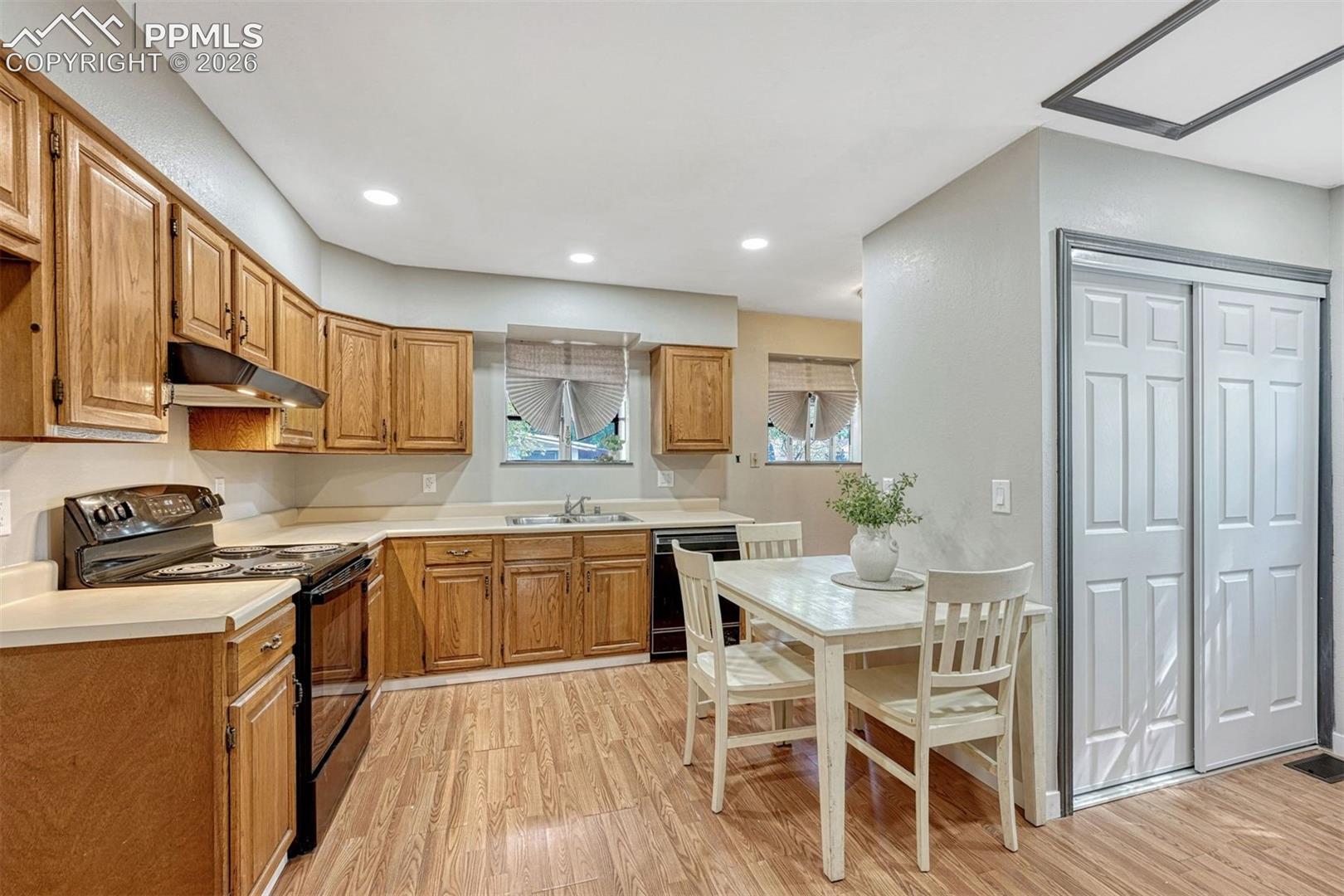 929 Arcadia Street, photo 4