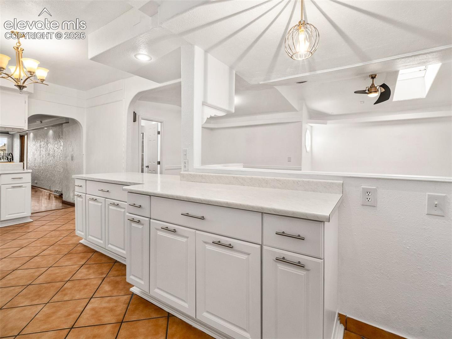 Listing photo 8 for 2213 E Evans Avenue