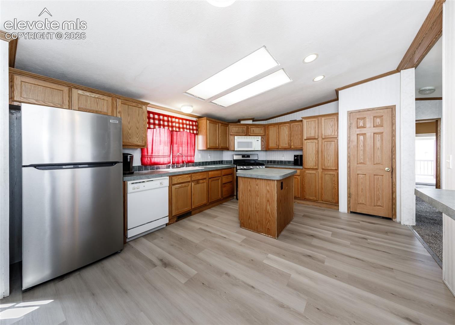 Listing photo 9 for 21430 La Piedra Point