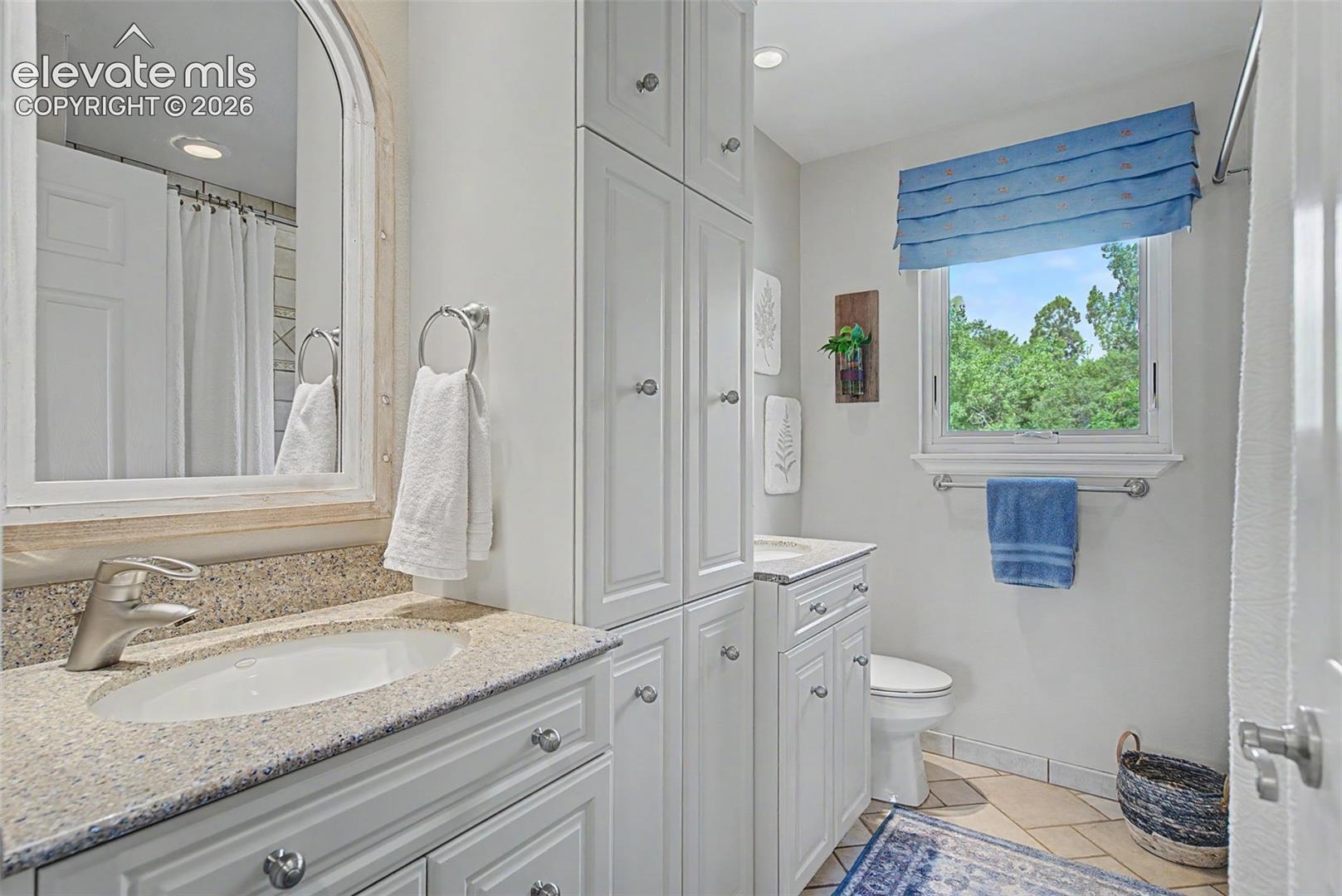 Listing photo 28 for 216 W Cheyenne Mountain Boulevard
