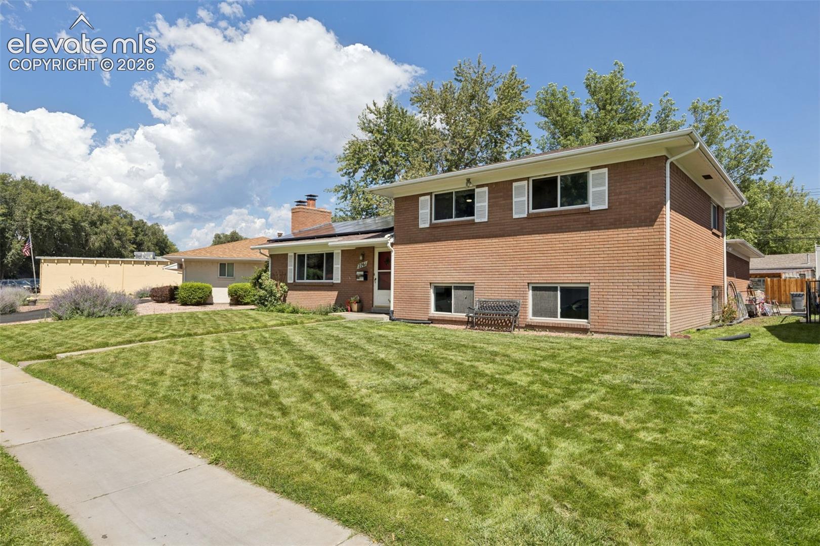 Listing photo 2 for 2761 N Prospect Street