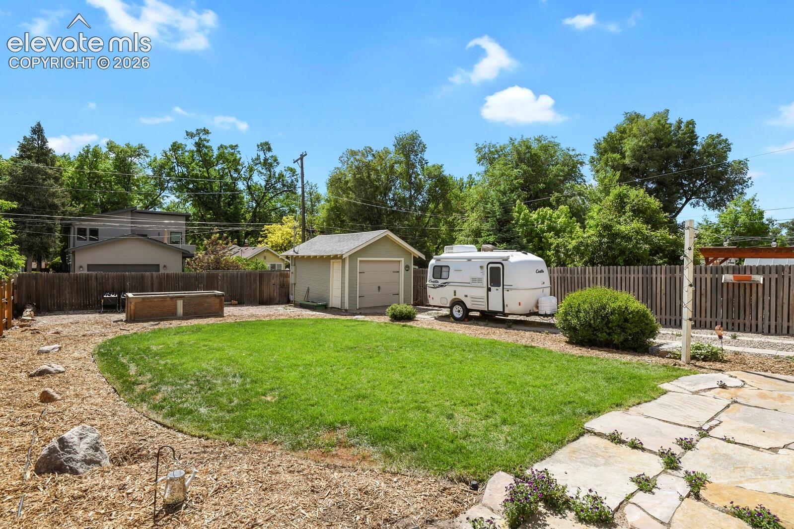 Listing photo 43 for 1507 N El Paso Street
