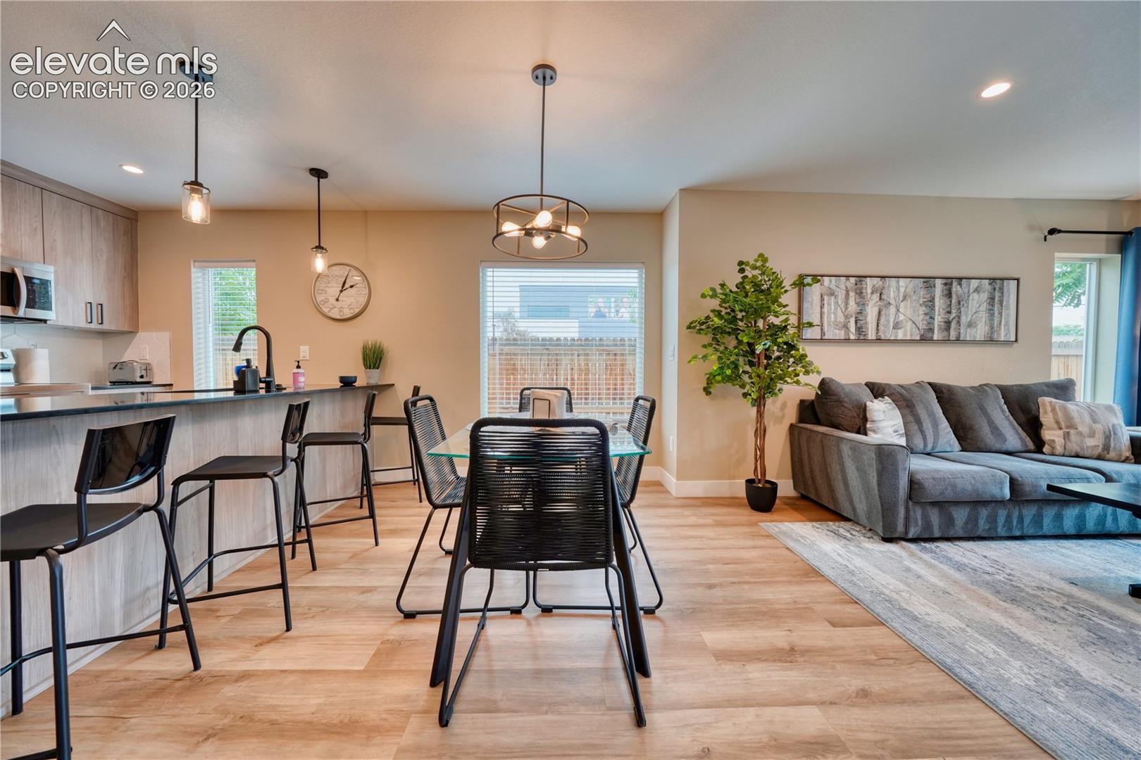 Listing photo 7 for 829 Kalamath Street