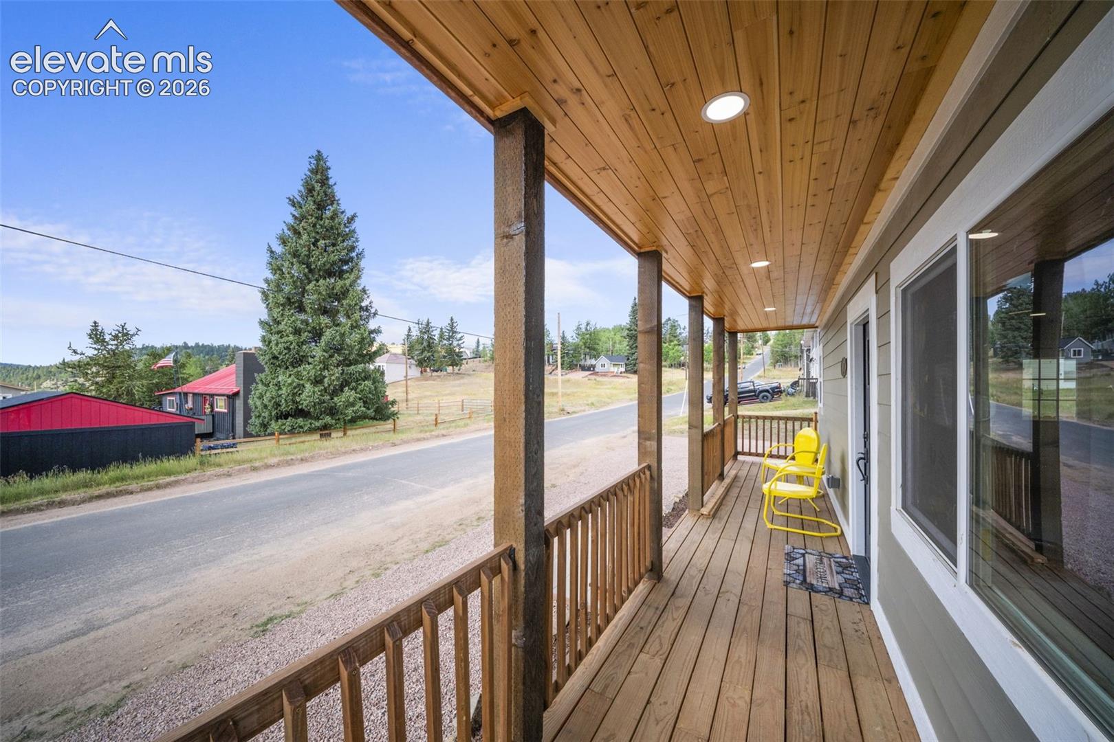 Listing photo 4 for 107 E May Avenue