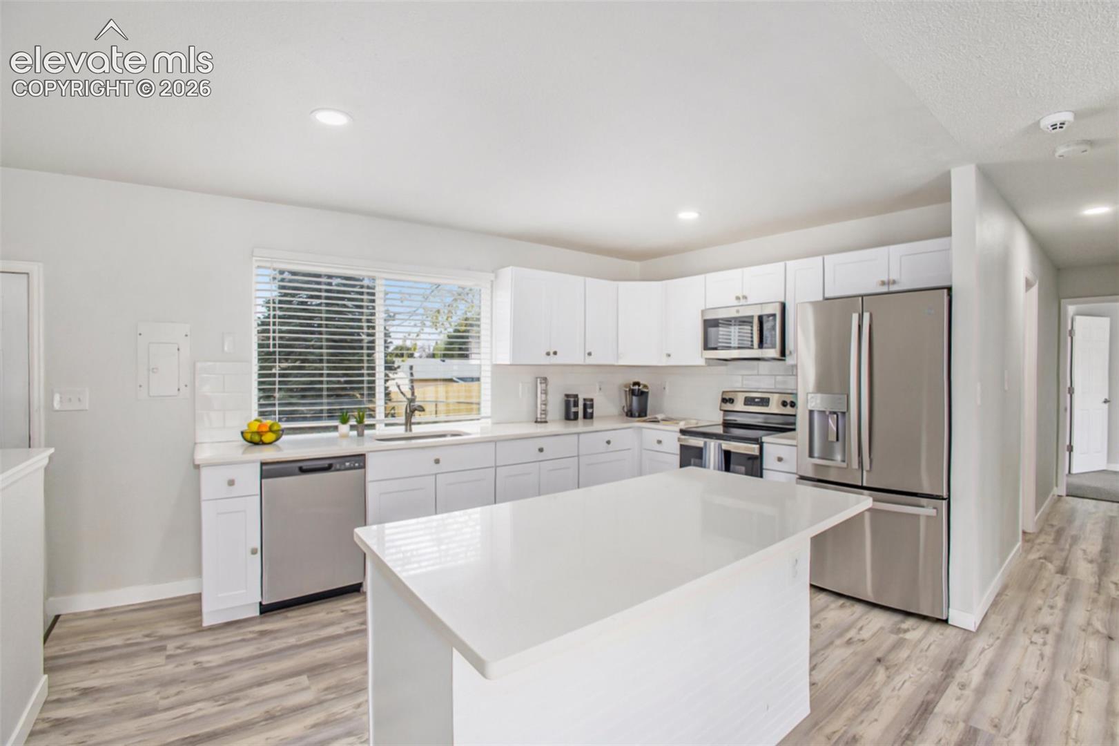 Listing photo 4 for 4087 London Lane