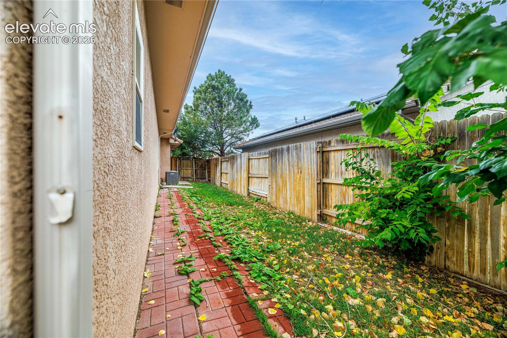 Listing photo 34 for 938 Cedarcrest Drive