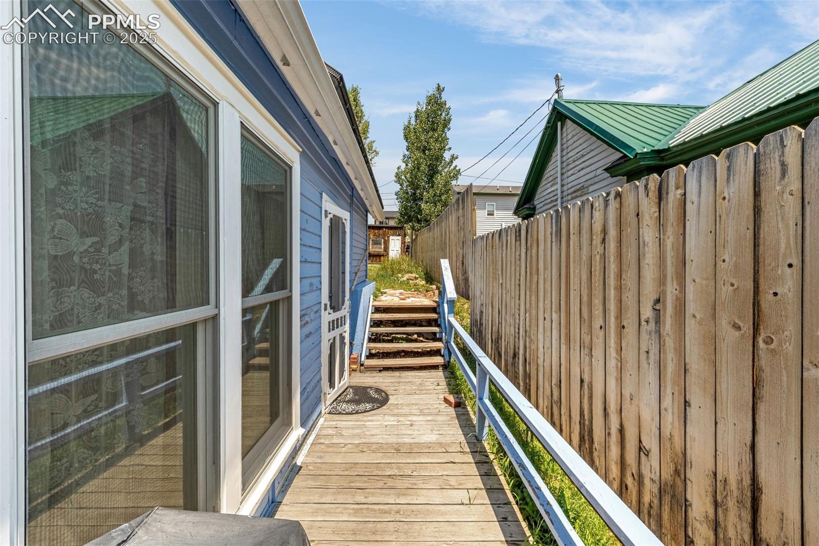 Listing photo 13 for 137 W Eaton Avenue