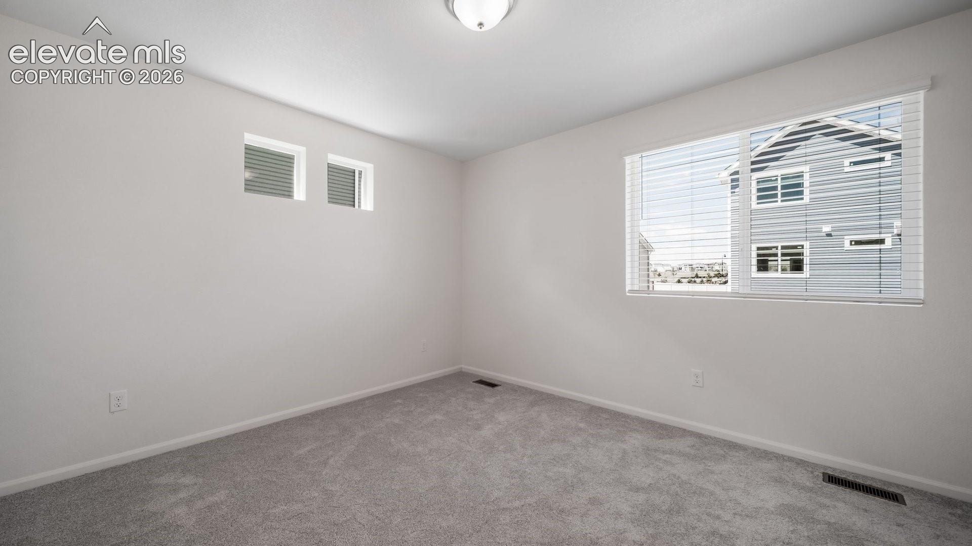 Listing photo 21 for 5664 Bowerman Lane
