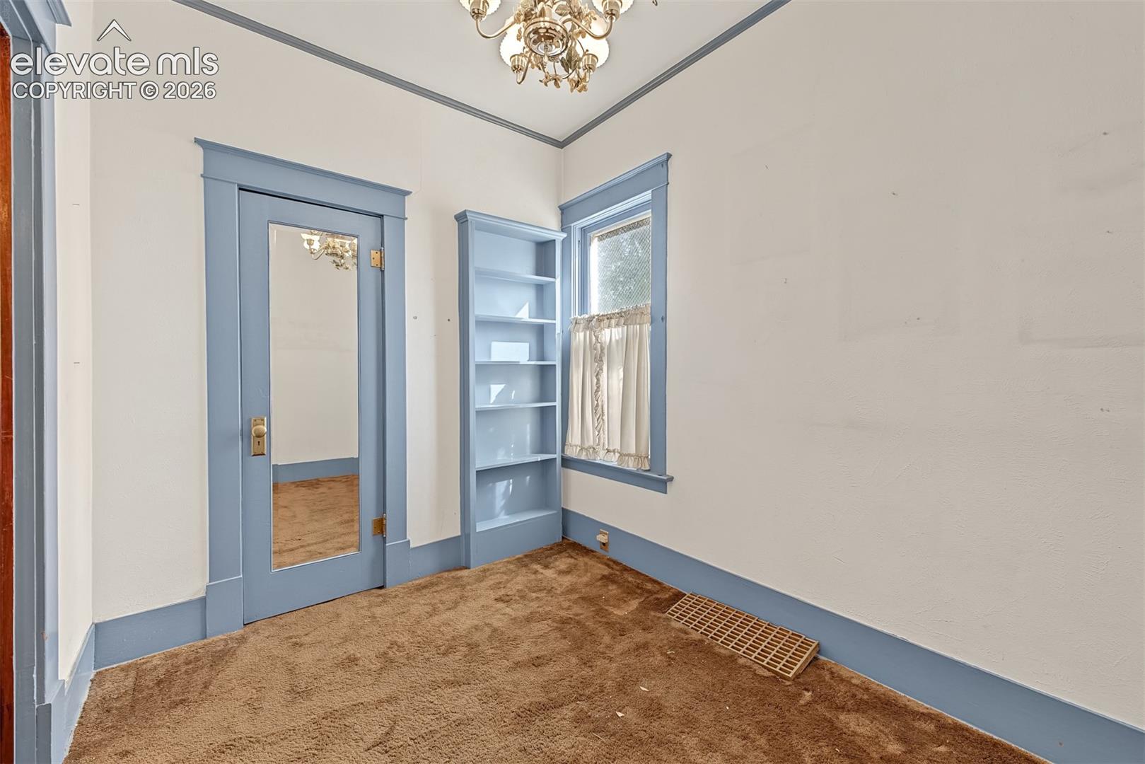 Listing photo 13 for 116 E Columbia Street