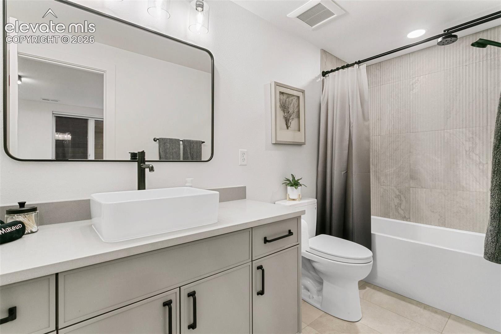 Listing photo 40 for 17270 Colonial Park Drive
